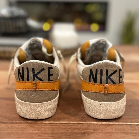 Nike | US 9 | Blazer Low \'77 Jumbo Premium RARE Orange Cream DN2158-100 Sneaker